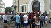 Aglomeraţie la Serviciul de Paşapoarte Galaţi; aproximativ 200 de persoane aşteaptă in fiecare zi la rând