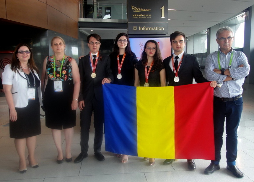 Două medalii de aur şi două de argint obţinute de elevii români la Olimpiada Internaţională de Chimie