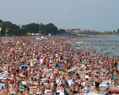 Guvernul a decis ca 14 august să fie declarată zi liberă, pentru a lega weekend-ul de sărbătoarea de Sfânta Maria