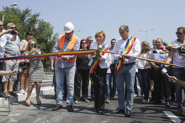 Pasajul rutier de la Piaţa Sudului, deschis complet circulaţiei. Firea: Până în septembrie va fi gata şi zona de tramvai - FOTO