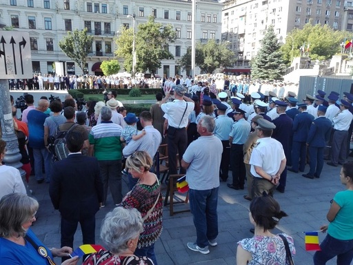 REPORTAJ - Fanfare, steguleţe şi lacrimi, de Ziua Imnului Naţional: ”Suntem patrioţi de câteva ori pe an, dar suntem români la fiecare bătaie de inimă”. FOTO-VIDEO