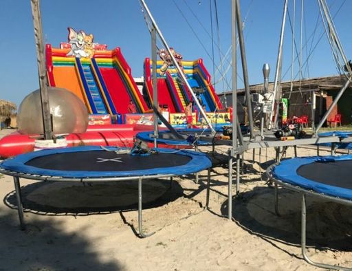 Două locuri de joacă din Mamaia, închise de Protecţia Consumatorilor pentru mai multe nereguli, inclusiv lipsa autorizaţiei de funcţionare. VIDEO