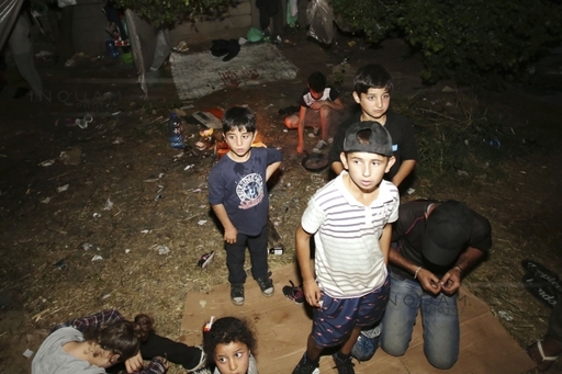 Poliţiştii şi jandarmii au descins la tabăra de refugiaţi de la Timişoara pentru a-i prelua pe transfugi