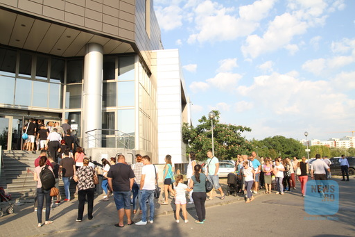 Prefectura Capitalei va pune la dispoziţie, de joi, un autocar care să îi transporte pe oameni de la punctul de lucru pentru eliberarea paşapoartelor din Pipera la cel din Piaţa Amzei