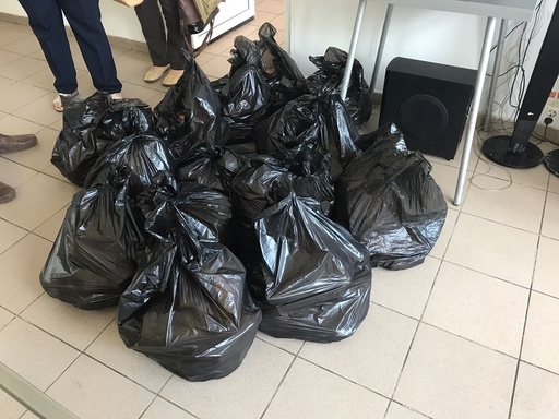 Peste 100 de kilograme de carne de pui, biscuiţi şi făină expirate, găsite de OPC la firma care livrează mâncarea pentru trei spitale din Constanţa, FOTO, VIDEO