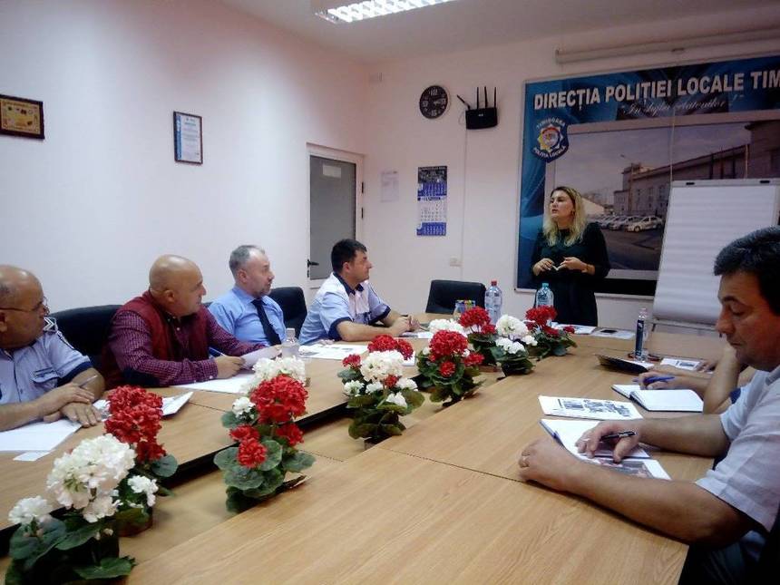 Poliţiştii locali din Timişoara urmează cursuri de limba engleză pentru a putea dialoga cu turiştii şi cu migranţii