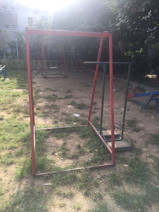 Primarul municipiului Constanţa, invitat la sediul Protecţiei Consumatorilor pentru a discuta despre starea locurilor de joacă din municipiu.FOTO