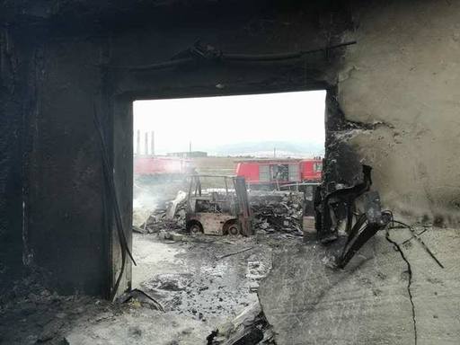 Raed Arafat: Incendiul de la Orăştie se poate considera deja lichidat, mai sunt doar câteva focare mici care fumegă. Nu mai este niciun risc. FOTO