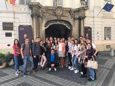 Carmen Iohannis, în vizită la Muzeul Brukenthal cu elevii din clasa la care este dirigintă. FOTO