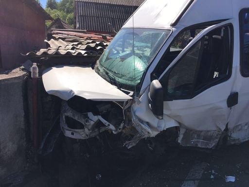 UPDATE - Hunedoara: 13 răniţi într-un accident produs pe DN 66 A, fiind implicate un microbuz care transporta mineri şi un autoturism. A fost activat Planul roşu de intervenţie. Traficul a fost reluat