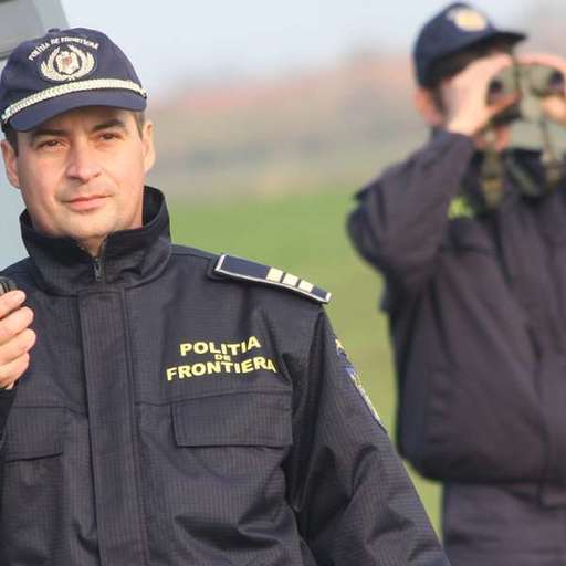 Cetăţeni din Irak, printre care şi copii, opriţi de poliţiştii de frontieră arădeni când încercau să treacă ilegal graniţa cu Ungaria, pe jos. Alţi doi migranţi din Kosovo au fost depistaţi de poliţişti