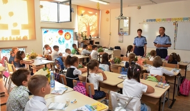 IGPR: Din peste 19.500 de unităţi de învăţământ în ţară, 6.100 au pază umană, peste 6.000 având supraveghere video