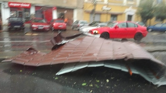 UPDATE ISU Timiş: Patru decese confirmate şi 12 răniţi în urma furtunii. Situaţia este în dinamică. VIDEO
