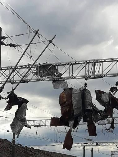 Peste 13.000 de abonaţi casnici din Arad nu au încă electricitate