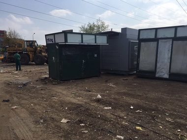 Primăria Capitalei spune că va lua în calcul posibilitatea de a construi din fonduri proprii noi chioşcuri pentru distribuitorii de presă, care să le cumpere, apoi, în rate de la municipalitate