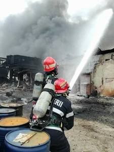 Tânărul grav rănit în urma incendiului de la fabrica de uleiuri esenţiale din Orăştie a murit la spital