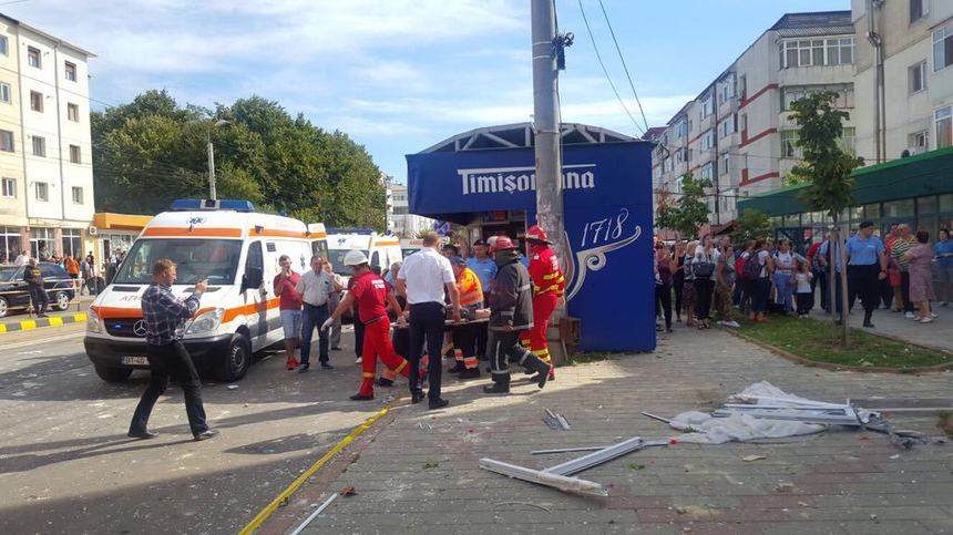Două persoane, rănite în urma unei explozii produse într-un bloc din Brăila