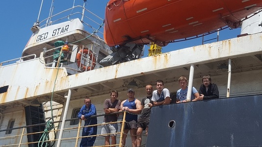 Cei nouă marinari aflaţi pe o navă reţinută în Portul Constanţa de la începutul anului vor fi repatriaţi; ei şi-au primit salariile restante pentru patru luni