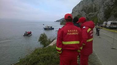 Călăraşi: Autocisternă cu ulei de rapiţă, căzută în Dunăre