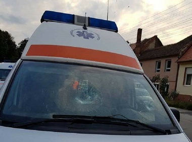 Anchetă la Spitalul Judeţean Tulcea, după ce au apărut imagini cu un bărbat căzut în Urgenţă, ignorat de o infirmieră ce spală cu mopul pe lângă el. VIDEO