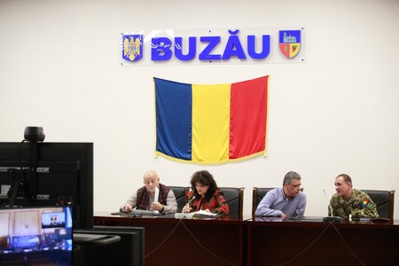 Trei primării din judeţul Buzău, aflate în zona de deal, nu au niciun contract pentru dezăpezire şi nici utilaje pentru a rezolva pe cont propriu problema 