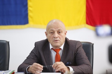 Buzău: Autorităţile iau în calcul construirea unui spital militar pe locul fostei maternităţi, în curs de demolare
