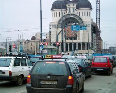 Primăria Arad va semnala problemele din trafic pe aplicaţia Waze, în urma unui parteneriat, iar şoferii vor anunţa gropile din asfalt