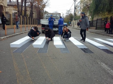 Buzău: Trecere de pietoni 3D realizată de elevii de la Liceul de Artă
