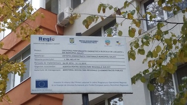 Galaţi: Locatarii unui bloc reabilitat termic reclamă că le curge apa în case, după
ce prin acoperiş au apărut infiltraţii