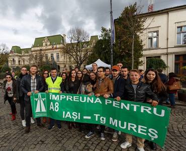 Asociaţia ”Împreună pentru Autostrada A8”: Guvernul a amânat şedinţa festivă de la Iaşi de teama protestelor, îi aşteptam cu vuvuzele