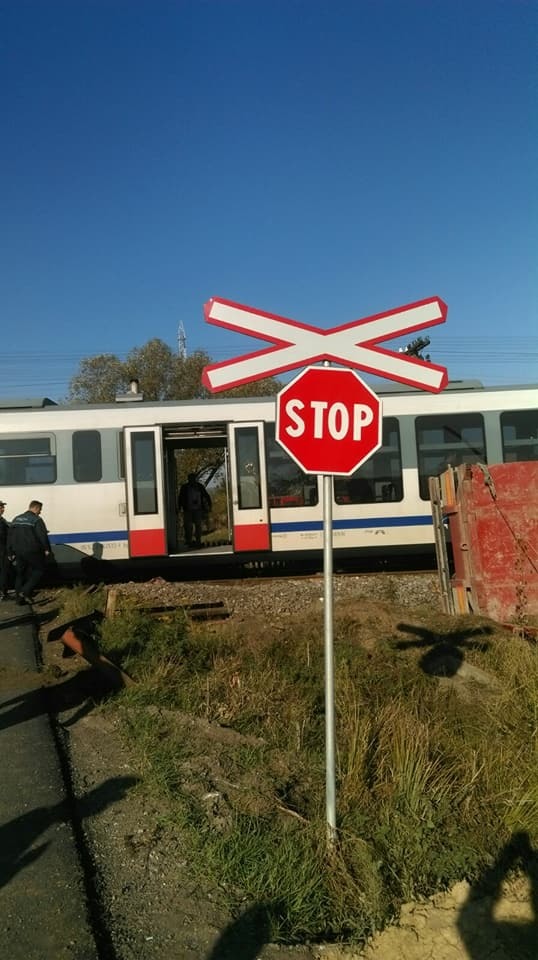Teleorman: Restricţii de trafic pe DN 6, pentru lucrări la o trecere la nivel cu calea ferată