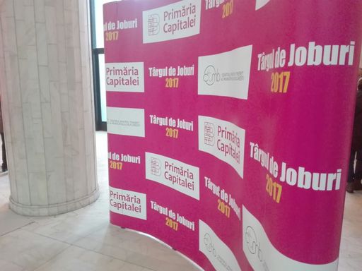 REPORTAJ: Cu bacul luat la a treia încercare, cu facultate sau la al patrulea loc de muncă în ultimele două luni, studenţi sau oameni în vârstă au venit la Târgul de Joburi organizat de PMB. FOTO