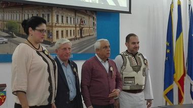 Petre Daea a lansat campania ”Alege oaia”, la Sibiu: Vă mulţumesc că mi-aţi dat posibilitatea că mă întâlnesc cu dumneavoastră în locul în care fluierul se aude şi când tace şi oamenii frumoşi se văd şi când nu există