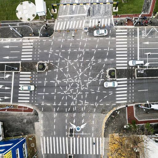 Primarul Timişoarei nu exclude desfiinţarea marcajelor din intersecţia devenită celebră; el a făcut şi un sondaj pe Facebook