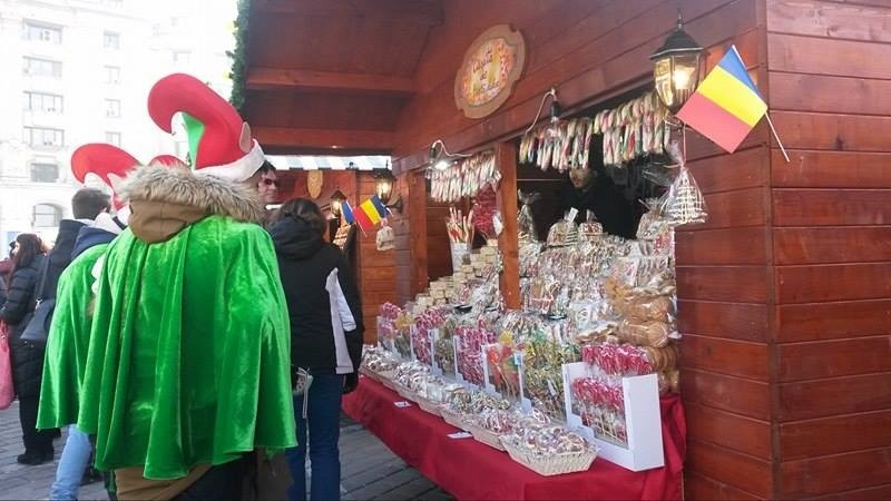 Taxa pentru vânzarea produselor şi suvenirurilor de sărbători în Bucureşti, majorată la 100 de lei