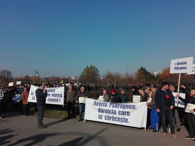 Mii de persoane au protestat la Palatul Parlamentului la chemarea PNL. Orban, manifestanţilor: Au ajuns să fie la putere oameni fără caracter, cinste, onoare, respect, fără frică de Dumnezeu -
 FOTO.VIDEO