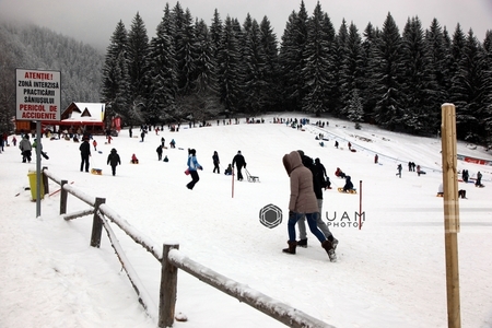 
Autorităţile anunţă că se deschide sezonul de schi în Poiana Braşov 