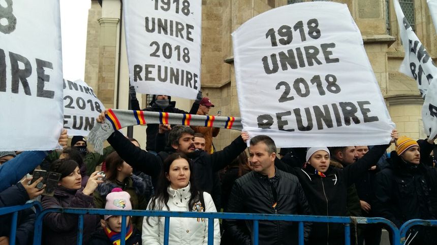 Peste 2.000 de oameni, la manifestările de Ziua Naţională de la Alba Iulia. FOTO/VIDEO