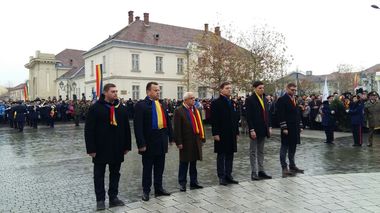 Liviu Pop: La mulţi ani tuturor românilor educaţi! 