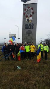 REPORTAJ: Alba - Mesaj de unitate naţională dat de doi sportivi de etnie maghiară: unul a alergat 30 de kilometri, iar altul a pedalat 170 de kilometri