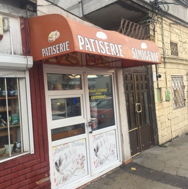 Patiserie din Constanţa închisă de inspectorii de la Protecţia Consumatorilor, din cauza gândacilor. FOTO/VIDEO