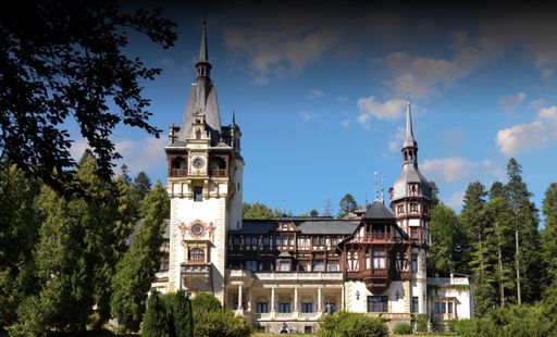 Mai multe persoane au semnat deja în cartea de condoleanţe deschisă la Castelul Peleş