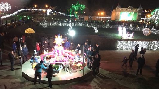 Mii de constănţeni, la inaugurarea proiectului “Tărâmul Magic al Crăciunului”, un loc plin de lumini şi personaje din poveşti