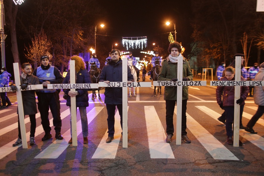 Protestul din Piaţa Victoriei s-a încheiat. La manifestaţie au luat parte aproximativ 10.000 de oameni