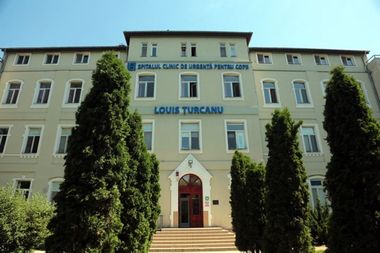 Fetiţa din Iaşi bolnavă de cancer, internată la Spitalul de Copii din Timişoara. Medici: Vom stabili în câteva zile dacă poate fi operată