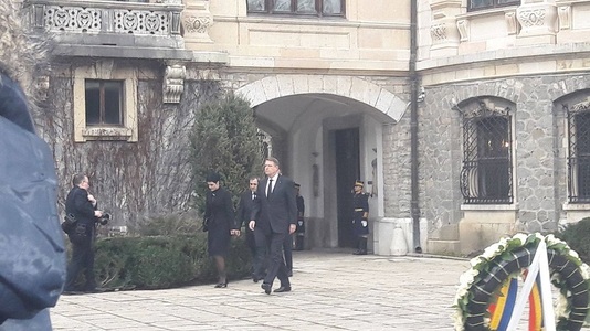 UPDATE - Preşedintele Iohannis a depus o coroană de flori şi s-a recules la catafalcul Regelui Mihai