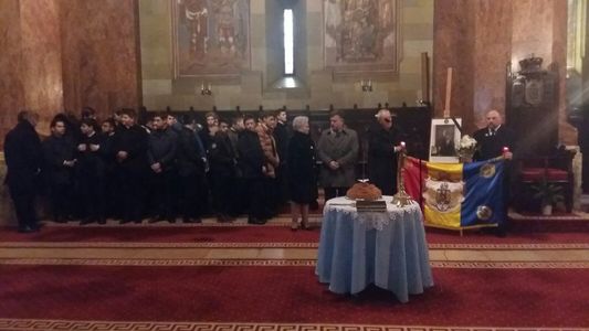 Câteva sute de oameni s-au rugat pentru Regele Mihai la Catedrala Încoronării din Alba Iulia