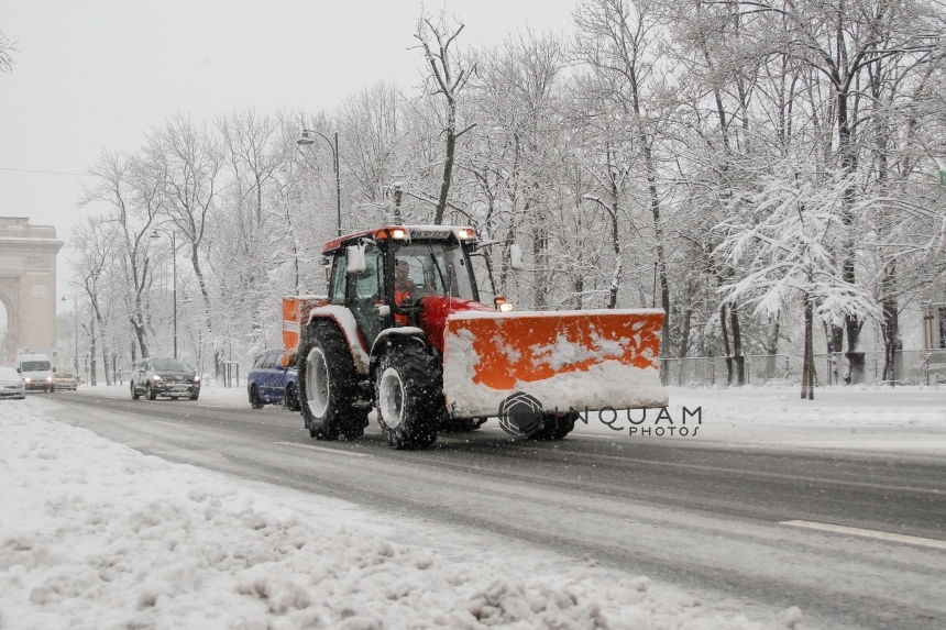 Ninsoare abundentă în Pasul Tihuţa, poliţiştii recomandă prudenţă şoferilor care circulă pe DN 17