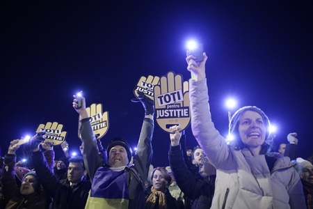 Proteste antiguvernamentale anunţate pentru diseară în Bucureşti şi în ţară; manifestanţii din Capitală vor pleca în marş spre Parlament
