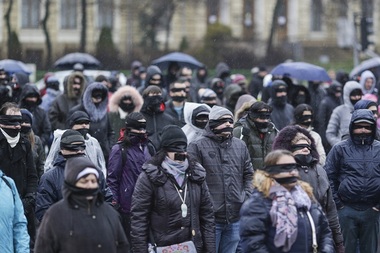 ”România condamnată la tăcere”: Câteva sute de persoane au participat la un flashmob în Piaţa Victoriei. FOTO, VIDEO